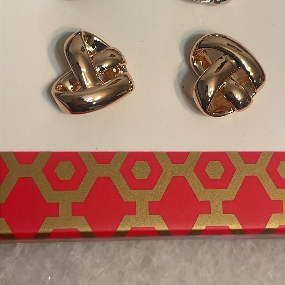 Love me knots hypoallergenic earrings set New - Picture 3 of 7